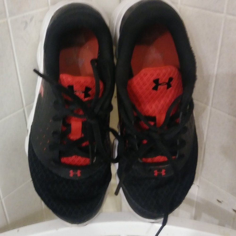 Under Armour Athletic Shoes Size 4.5Y
